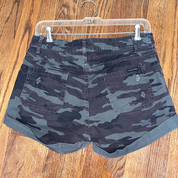 Sanctuary camo shorts - Picture 3 of 5